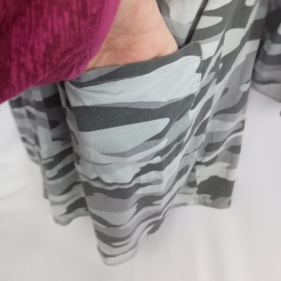 TORRID Super Soft Knit Hooded Gray Camo Women's Knit 2X Cardigan Duster (#11) - Picture 3 of 7